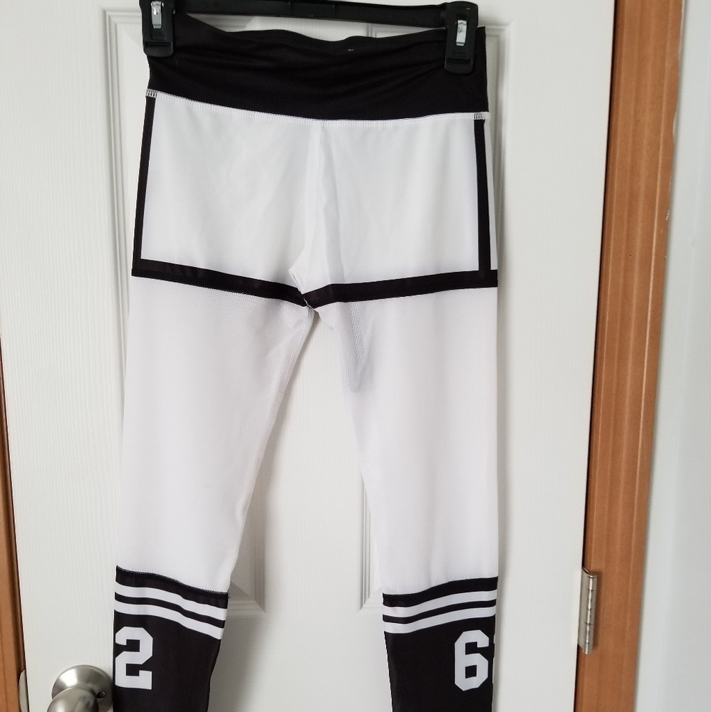 Six Deuce workout leggings